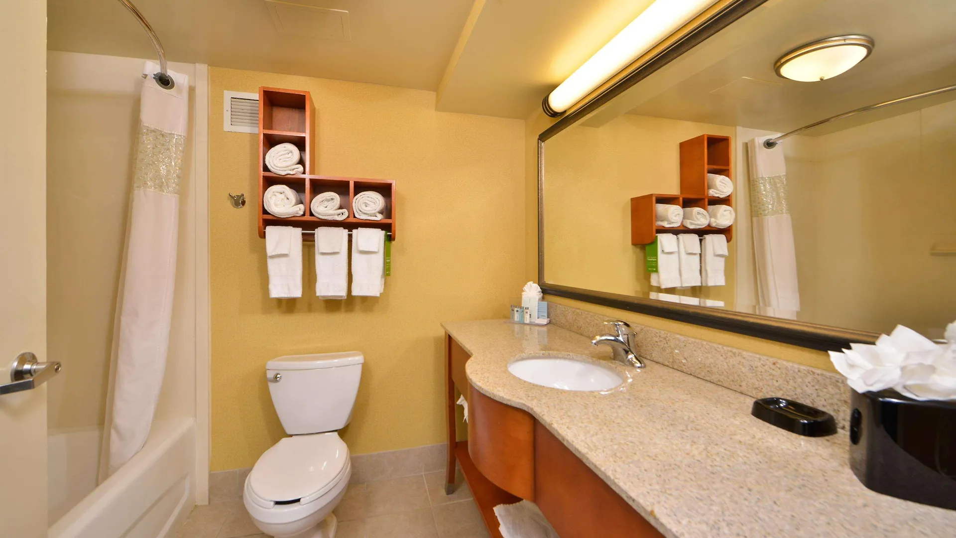 Hampton Inn Salisbury 3*,