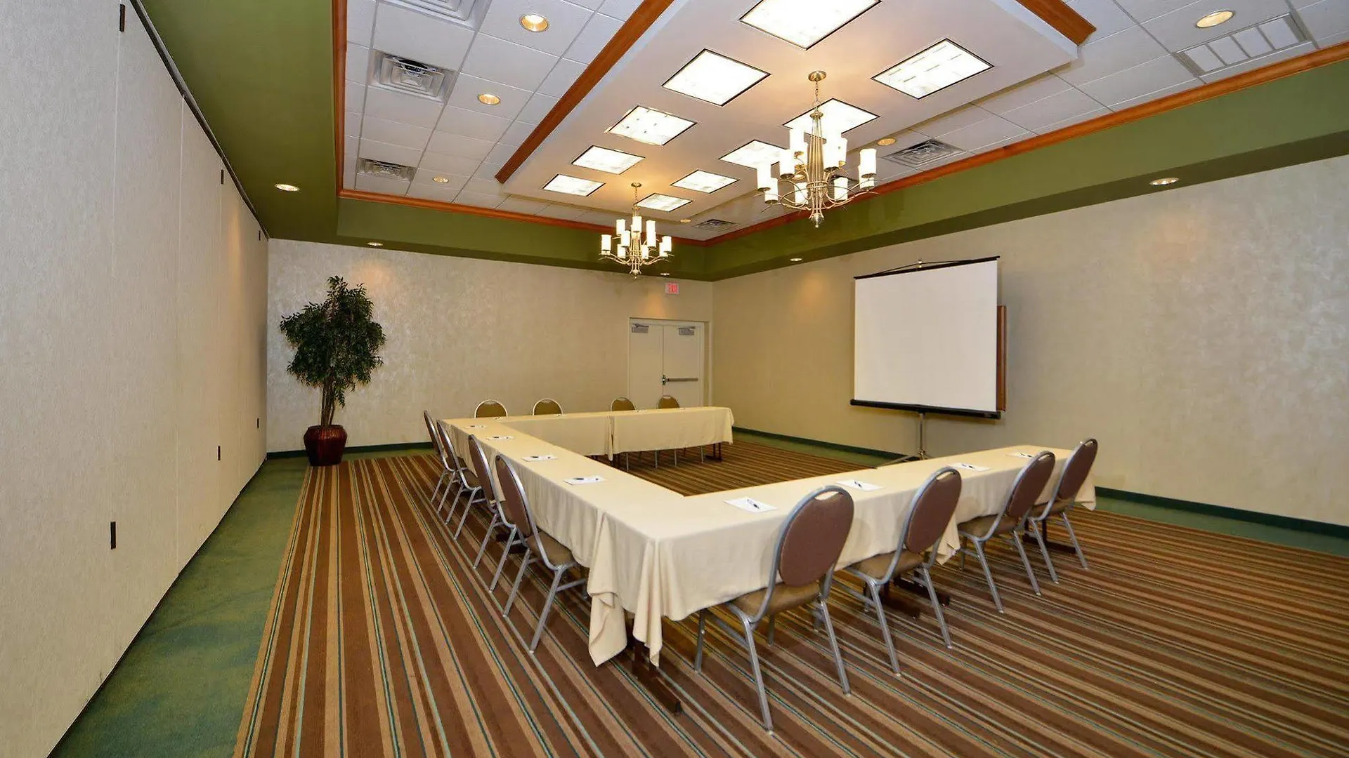 Hampton Inn Salisbury 3*,
