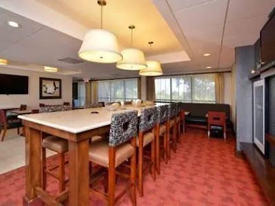 Hampton Inn Salisbury 3*,